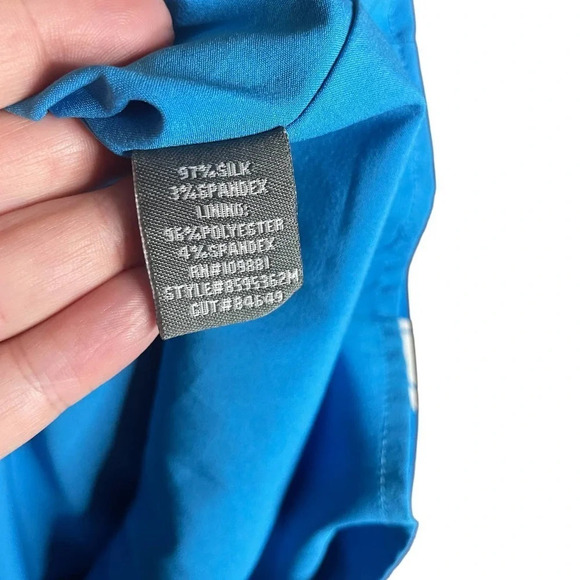 Donna Ricco Blue and White Floral Silk Wrap Dress Size 4 - Picture 10 of 10